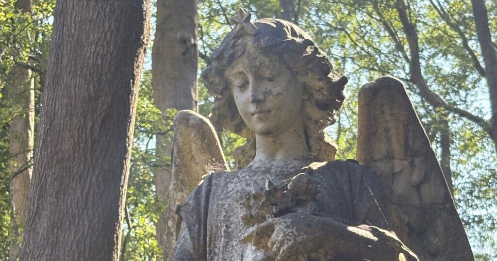 angel statue cemetary